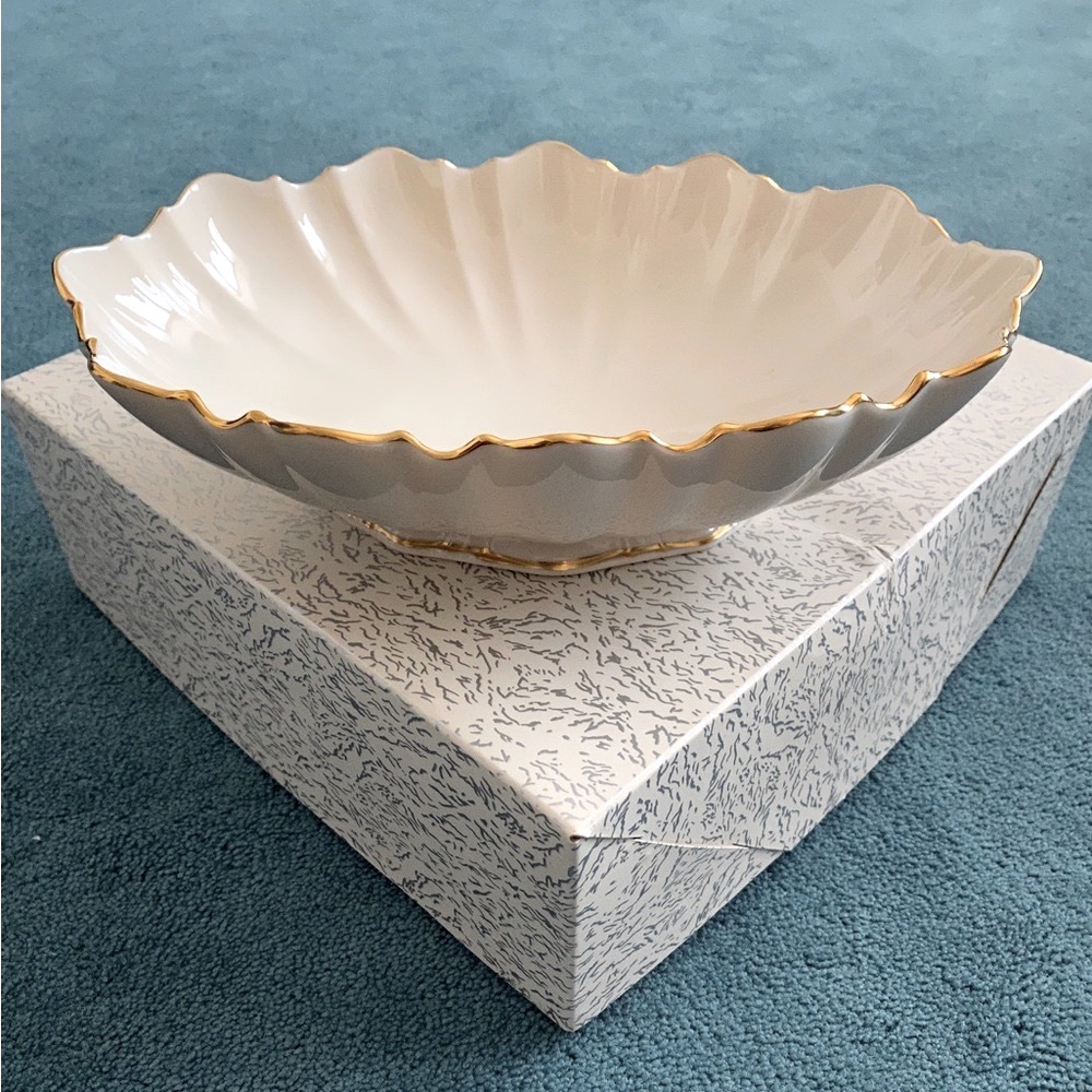 11 inch Vintage Lenox ivory with gold trim centerpiece bowl